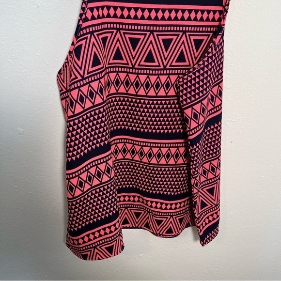 Mika & Gala Sleeveless Blouse Navy Pink Geometric - Picture 6 of 8